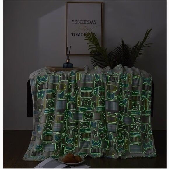 Gamer Plush Sherpa Soft Glow in the Dark Throw Video Game Controller Gaming - Picture 2 of 5